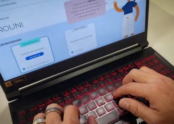 Candidatos do Prouni 2026 devem apresentar documentos até 24 de julho. Programa oferece mais de 471 mil bolsas em instituições privadas.