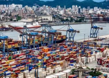 Audiências nos EUA colocam Brasil sob investigação comercial e analisam tarifa de 25% sobre exportações e ações contra trabalho forçado.