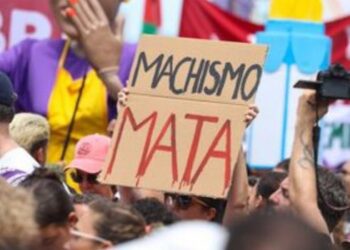 Decreto amplia a proteção das mulheres na internet e estabelece novas obrigações para plataformas digitais no combate à violência on-line.