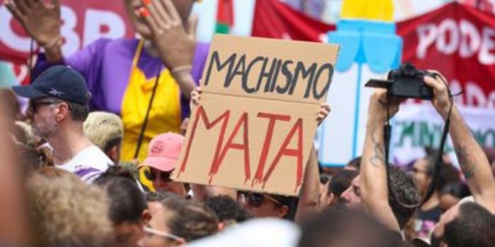 Decreto amplia a proteção das mulheres na internet e estabelece novas obrigações para plataformas digitais no combate à violência on-line.