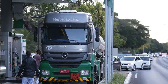 Senado aprova MP que reforça fiscalização do piso mínimo do frete, amplia sanções e atualiza regras do transporte rodoviário.