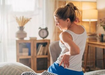 Pesquisa mostra que melatonina pode aliviar dores musculoesqueléticas e melhorar o sono, embora dose ideal ainda não tenha sido definida.