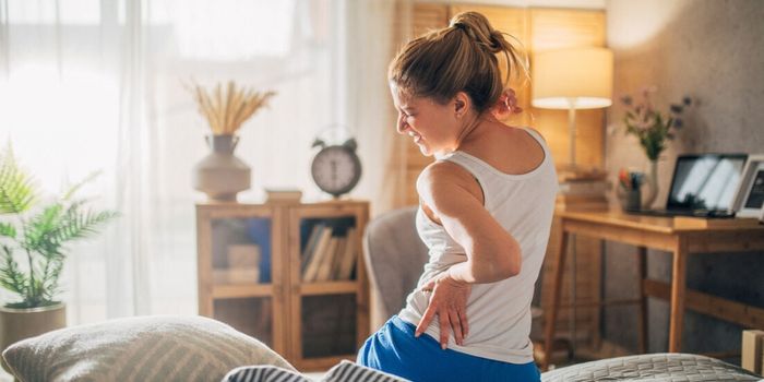 Pesquisa mostra que melatonina pode aliviar dores musculoesqueléticas e melhorar o sono, embora dose ideal ainda não tenha sido definida.