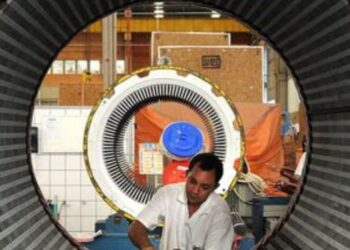 FMI revisa para cima a projeção do PIB brasileiro, reconhece estabilidade financeira e aponta reforma tributária como motor do crescimento.