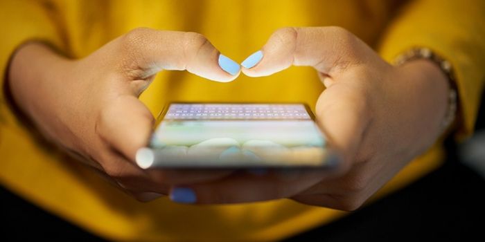 Campanhas eleitorais de 2026 terão regras para IA, deepfakes, propaganda digital e combate à desinformação nas redes sociais.
