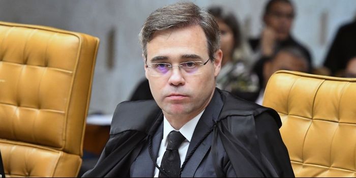 STF determina abertura de inquérito para investigar recursos destinados ao filme sobre Jair Bolsonaro após pedido da Polícia Federal e da PGR.