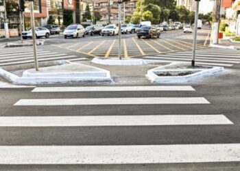 Vitória revitalizou 544 faixas de pedestres no primeiro semestre de 2026. Ação da Setran reforça a segurança no trânsito e beneficia bairros de várias regiões da capital.