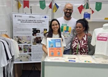Caps São Pedro participa da Feira Sabores da Terra com venda de produtos artesanais e ações de conscientização sobre saúde mental em Vitória.