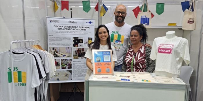 Caps São Pedro participa da Feira Sabores da Terra com venda de produtos artesanais e ações de conscientização sobre saúde mental em Vitória.