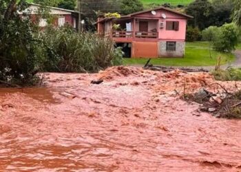 Governo reconhece situação de emergência em sete municípios do Rio Grande do Sul após fortes chuvas e temporais registrados em 2026.