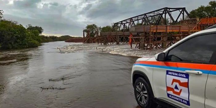 Rio Grande do Sul tem 206 cidades afetadas pelas chuvas e Defesa Civil alerta para temporais com até 200 mm de chuva em 48 horas.
