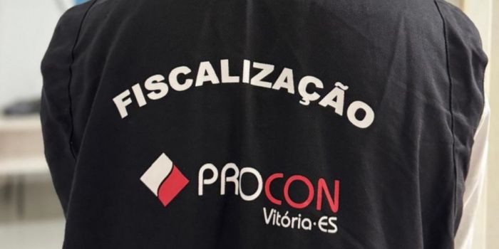 Fiscalização do Procon Vitória identifica cobranças irregulares em bares durante os jogos da Copa do Mundo e aplica autos de infração.