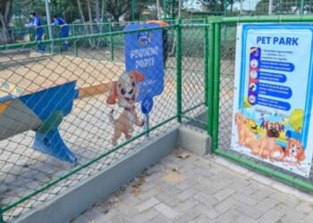 Praça do Hi-Fi, em Goiabeiras, recebe nova sinalização para orientar o uso dos equipamentos públicos e incentivar a preservação do espaço.