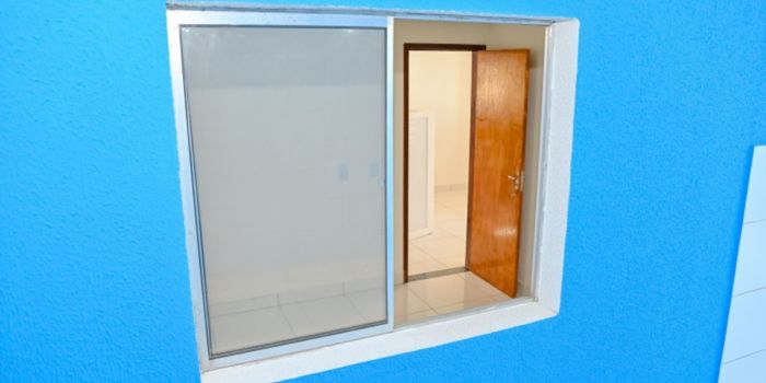 Programa Casa Feliz e Segura entrega casa reformada no bairro Consolação e beneficia moradora com melhorias estruturais e novos eletrodomésticos.