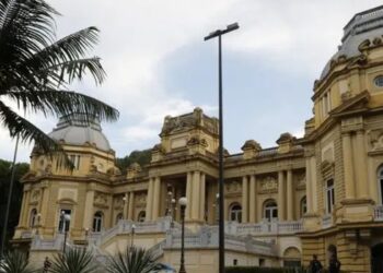 Governo do Rio altera comando do Instituto Rio Metrópole, exonera servidores e suspende contratos após operação do Ministério Público.