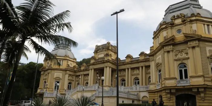 Governo do Rio altera comando do Instituto Rio Metrópole, exonera servidores e suspende contratos após operação do Ministério Público.
