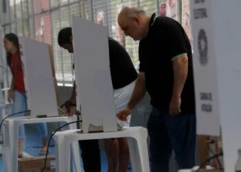 TSE explica como funcionam as auditorias, testes públicos e fiscalização das urnas eletrônicas antes das Eleições 2026.