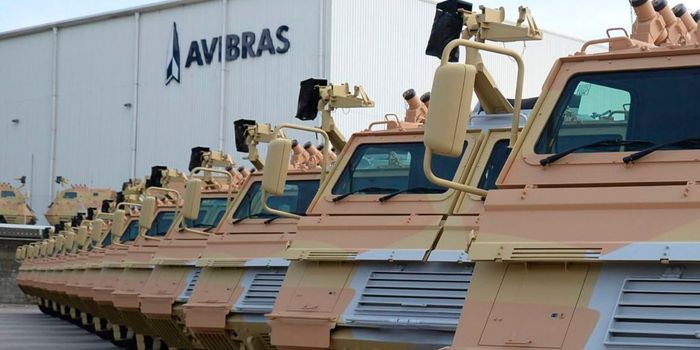 Em visita à Avibras, Lula defende investimentos nas Forças Armadas e destaca importância da indústria de defesa para a soberania brasileira.