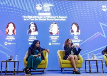 Conferência internacional destaca a Copa do Mundo Feminina de 2027 como oportunidade para impulsionar o futebol feminino e a economia brasileira.