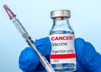 Primeiro paciente imunizado com vacina personalizada de mRNA contra o câncer na Rússia evolui bem durante tratamento experimental.