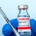 Primeiro paciente imunizado com vacina personalizada de mRNA contra o câncer na Rússia evolui bem durante tratamento experimental.