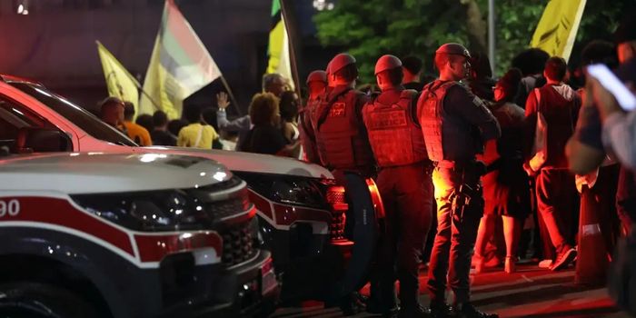 Pesquisa mostra aumento das mortes em ações policiais no Brasil e revela que 86% das vítimas eram negras. Jovens de até 29 anos representam quase dois terços dos casos.