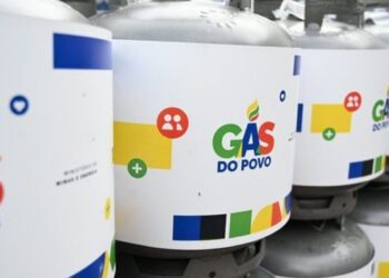 Programa Gás do Povo atinge 100% de cobertura no Brasil e garante atendimento a todas as famílias elegíveis. Mais de 15 milhões de recargas gratuitas já foram realizadas.