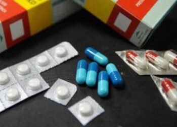 Nova estratégia nacional fortalece a produção de medicamentos, vacinas e tecnologias, com apoio da Anvisa e foco no SUS.