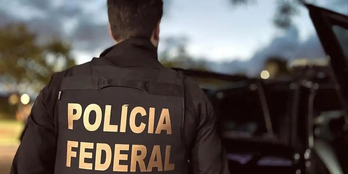 PF investiga Chiquinho Brazão por suspeita de desvio de emendas parlamentares no Rio. Operação cumpre prisões, buscas e bloqueia R$ 100 milhões.