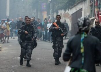 Ministério da Justiça e pesquisadores criticam classificação de PCC e CV como terroristas pelos EUA e alertam para impactos na cooperação internacional e no combate às facções.