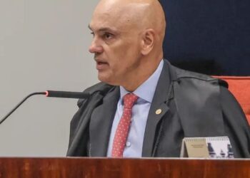 STF arquiva investigação sobre suposto uso ilegal da Abin por Jair Bolsonaro e encaminha caso de Carlos Bolsonaro à Justiça Federal.
