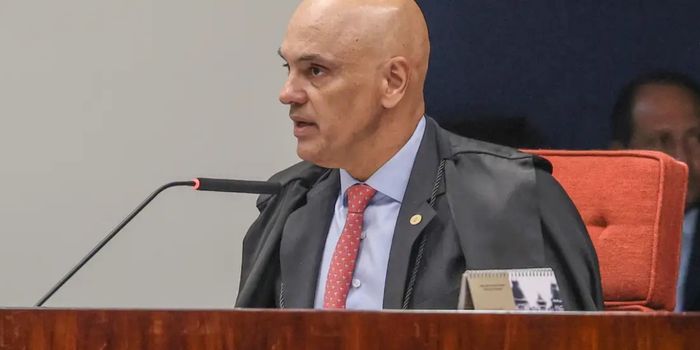 STF arquiva investigação sobre suposto uso ilegal da Abin por Jair Bolsonaro e encaminha caso de Carlos Bolsonaro à Justiça Federal.