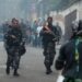 Ministério da Justiça e pesquisadores criticam classificação de PCC e CV como terroristas pelos EUA e alertam para impactos na cooperação internacional e no combate às facções.