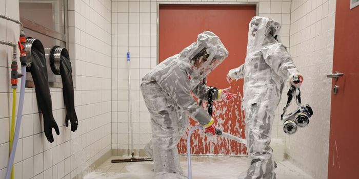 OMS alerta que surto de ebola na República Democrática do Congo segue em expansão, com 1.561 casos e 506 mortes confirmadas.