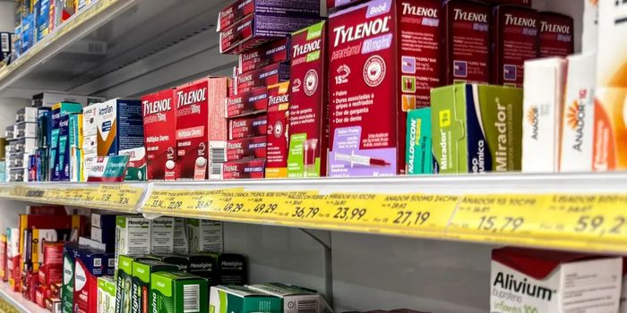 Ministério Público de São Paulo apura denúncia sobre máquinas automáticas que comercializam medicamentos sem controle e orientação profissional.