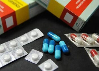 Procon-SP aponta variação de até 2.433% no preço de medicamentos genéricos em farmácias de São Paulo e orienta consumidores a pesquisar.