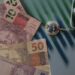 Prévia do PIB brasileiro sobe 0,1% em maio. Indústria e serviços avançam, enquanto agropecuária limita o crescimento da atividade econômica.