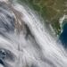 Rio atmosférico que provoca fortes chuvas no Chile não chegará ao Brasil, segundo o Inmet. Sul deve enfrentar temporais por outro fenômeno.