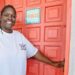 Família de Vitória recebe casa reformada pelo Programa Casa Feliz e Segura e comemora a volta do filho para o convívio familiar.