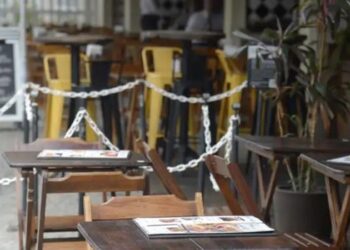 Bares, restaurantes e espaços culturais ligados à cultura negra serão homenageados pela Alerj com o Diploma Abdias Nascimento. Reconhecimento valoriza afroturismo, afroempreendedorismo e saberes ancestrais no Rio.