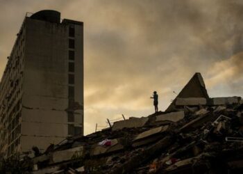 Número de mortos após os terremotos na Venezuela sobe para 2.954. País registra mais de 16 mil feridos, milhares de desabrigados e mantém operação de resgate com apoio internacional.