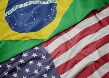 Audiência pública nos EUA debate proposta de tarifa de 25% sobre produtos brasileiros. Governo do Brasil contesta medida e pede que não haja sanções unilaterais.