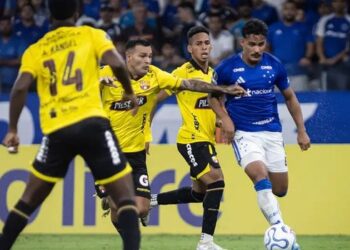 Após eliminação na Copa de 2026, Brasil inicia novo ciclo com Ancelotti e mira renovação no meio-campo, laterais e gol para 2030.