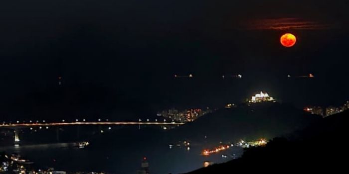 Evento Lua Cheia no Parque da Fonte Grande reuniu público no Mirante da Cidade, em Vitória, e destacou o uso do espaço revitalizado para lazer, turismo e contato com a natureza.