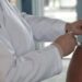 Vacina contra o VSR aplicada em gestantes reduz em 52,5% os casos graves de bronquiolite em bebês menores de seis meses.