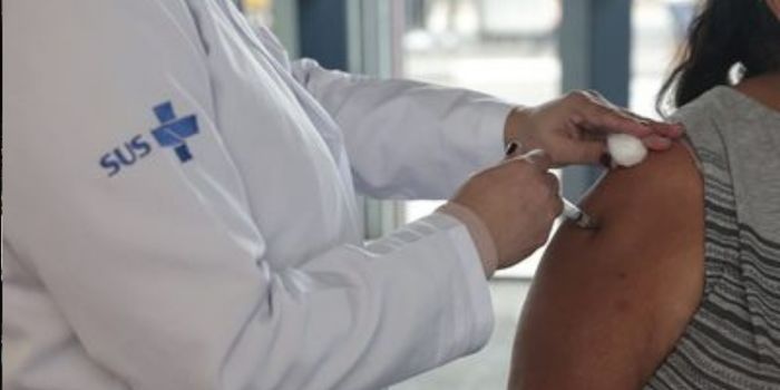 Vacina contra o VSR aplicada em gestantes reduz em 52,5% os casos graves de bronquiolite em bebês menores de seis meses.