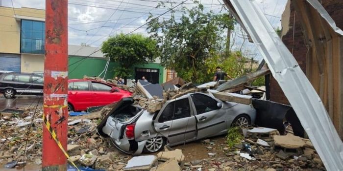 Temporal em Ribeirão Preto deixa milhares de imóveis sem energia e provoca prejuízos em escolas, unidades de saúde e moradias.
