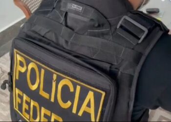 PF e forças integradas cumprem 274 mandados em 16 estados contra facções investigadas por tráfico, armas, homicídios e lavagem de dinheiro.