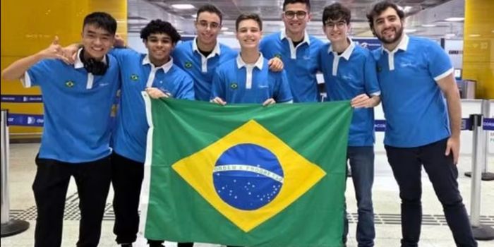 Seis estudantes brasileiros competem na Olimpíada Internacional de Matemática, na China, após anos de preparação e conquistas em olimpíadas científicas.