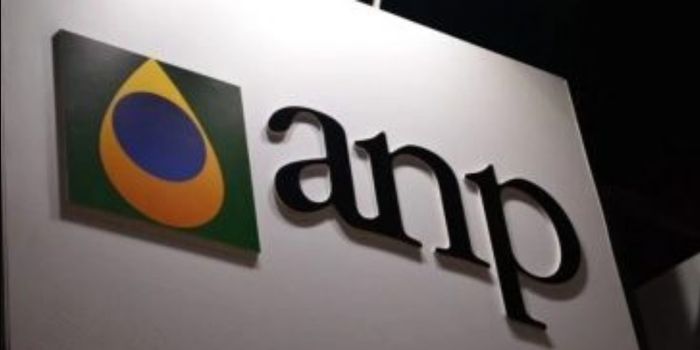 Aplicativo da ANP permite localizar postos, consultar histórico de fiscalização e denunciar preços abusivos e outras irregularidades.